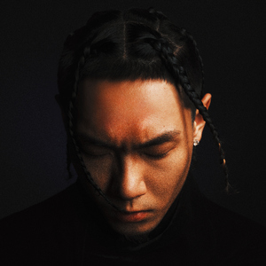 嫲嫲让我脱了内裤C她
